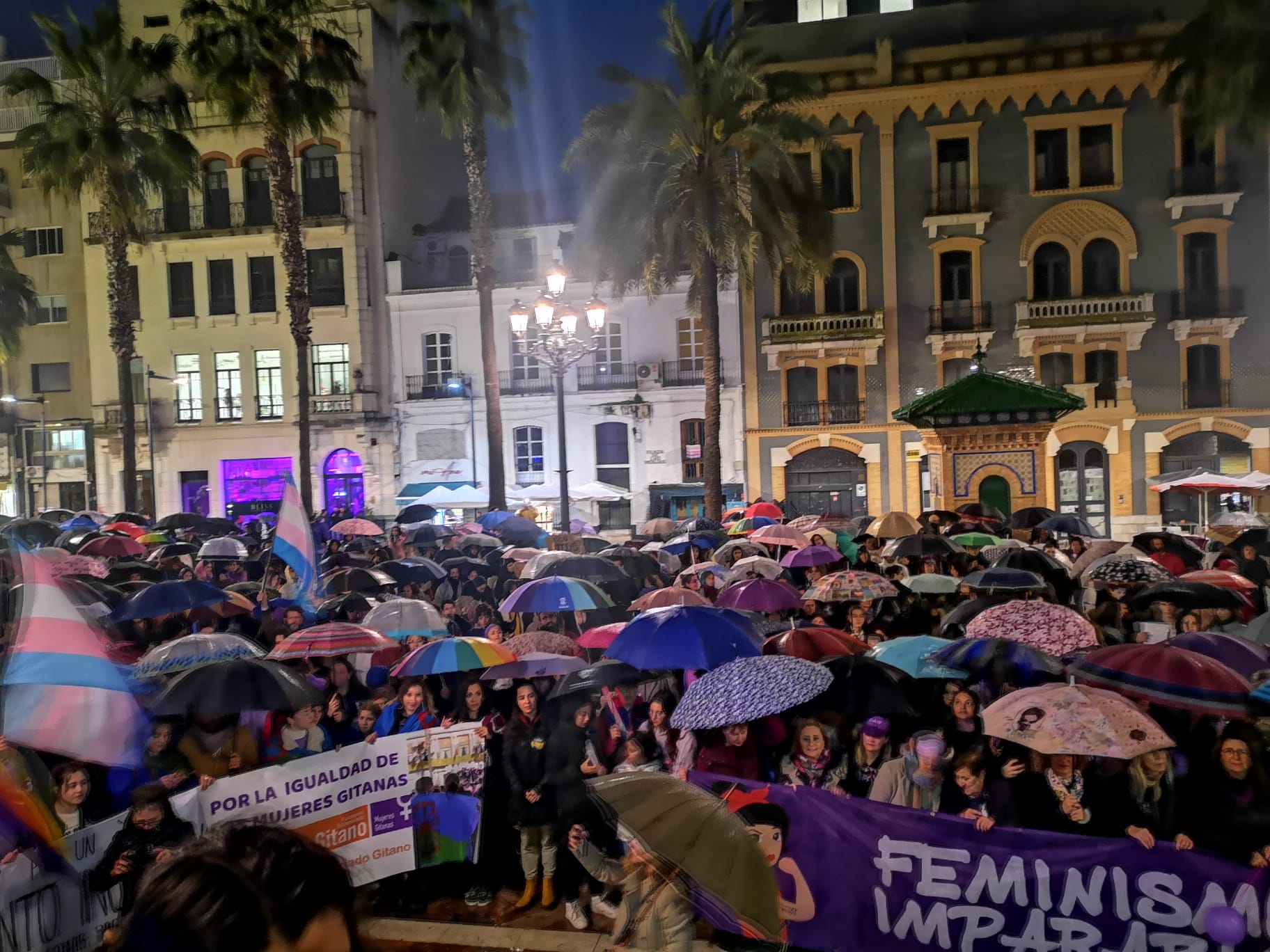 Manifestación en el Día Internacional de la Mujer en Huelva. en directo.